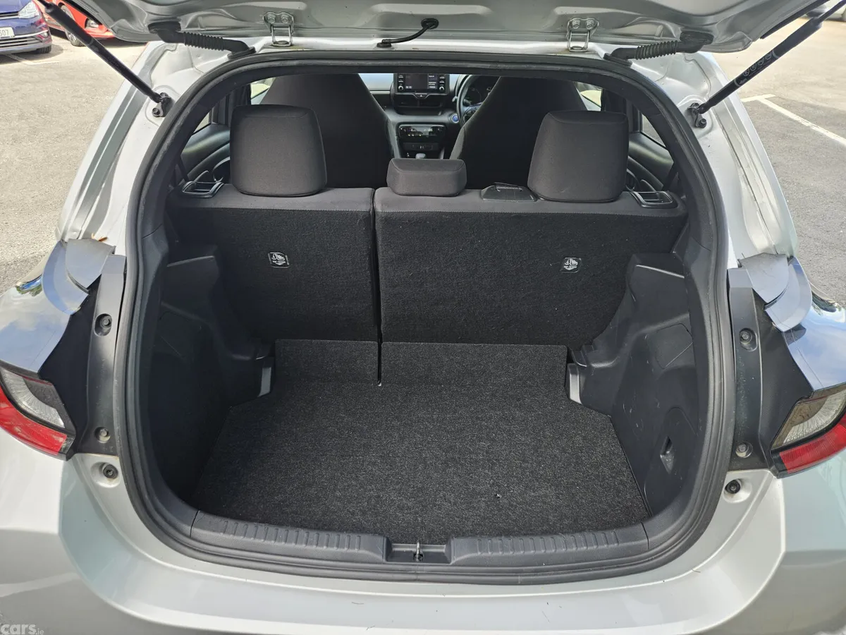 Toyota Yaris Hatchback, Petrol Hybrid, 2021, Silver