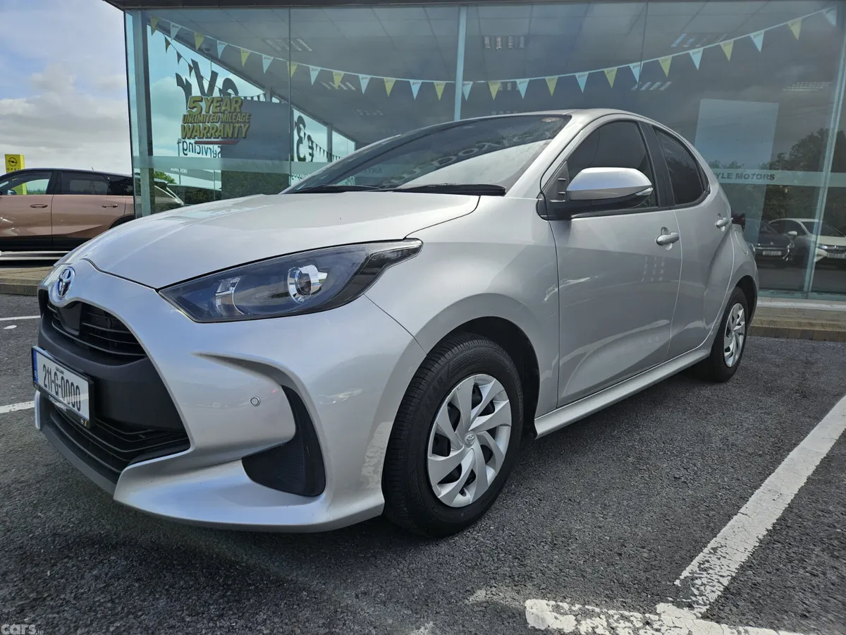 Toyota Yaris Hatchback, Petrol Hybrid, 2021, Silver