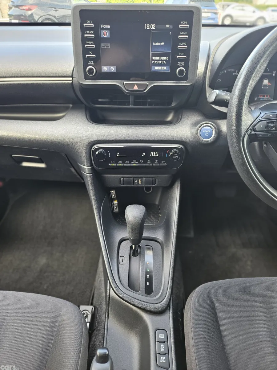 Toyota Yaris Hatchback, Petrol Hybrid, 2021, Silver
