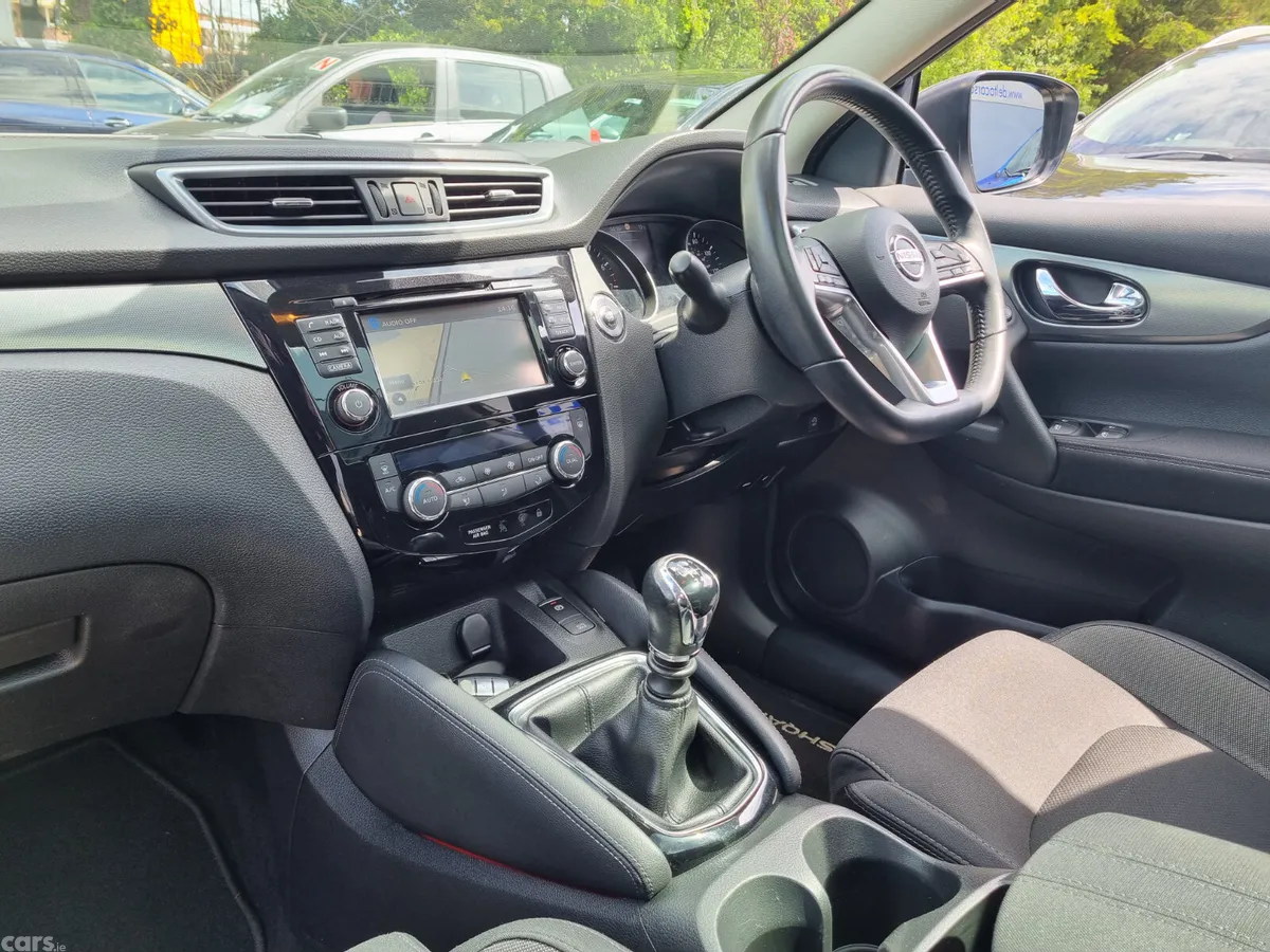 Nissan Qashqai SUV, Petrol, 2017, Silver