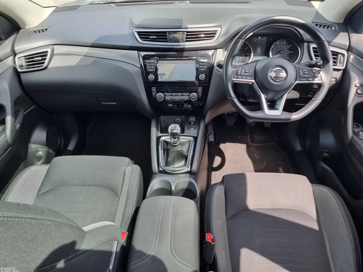 Nissan Qashqai SUV, Petrol, 2017, Silver