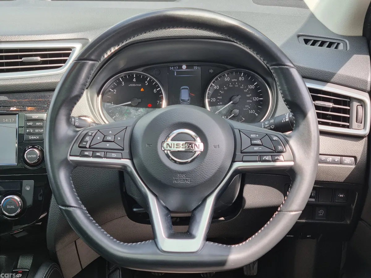 Nissan Qashqai SUV, Petrol, 2017, Silver