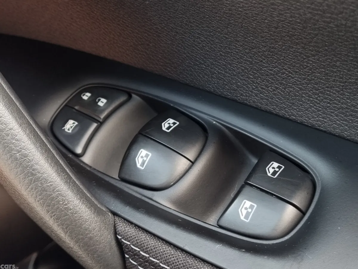 Nissan Qashqai SUV, Petrol, 2017, Silver