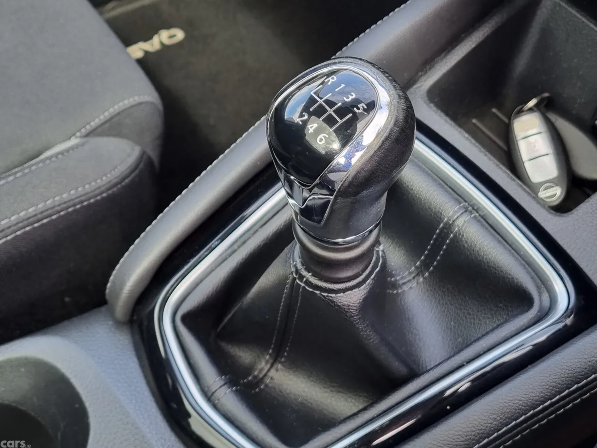 Nissan Qashqai SUV, Petrol, 2017, Silver