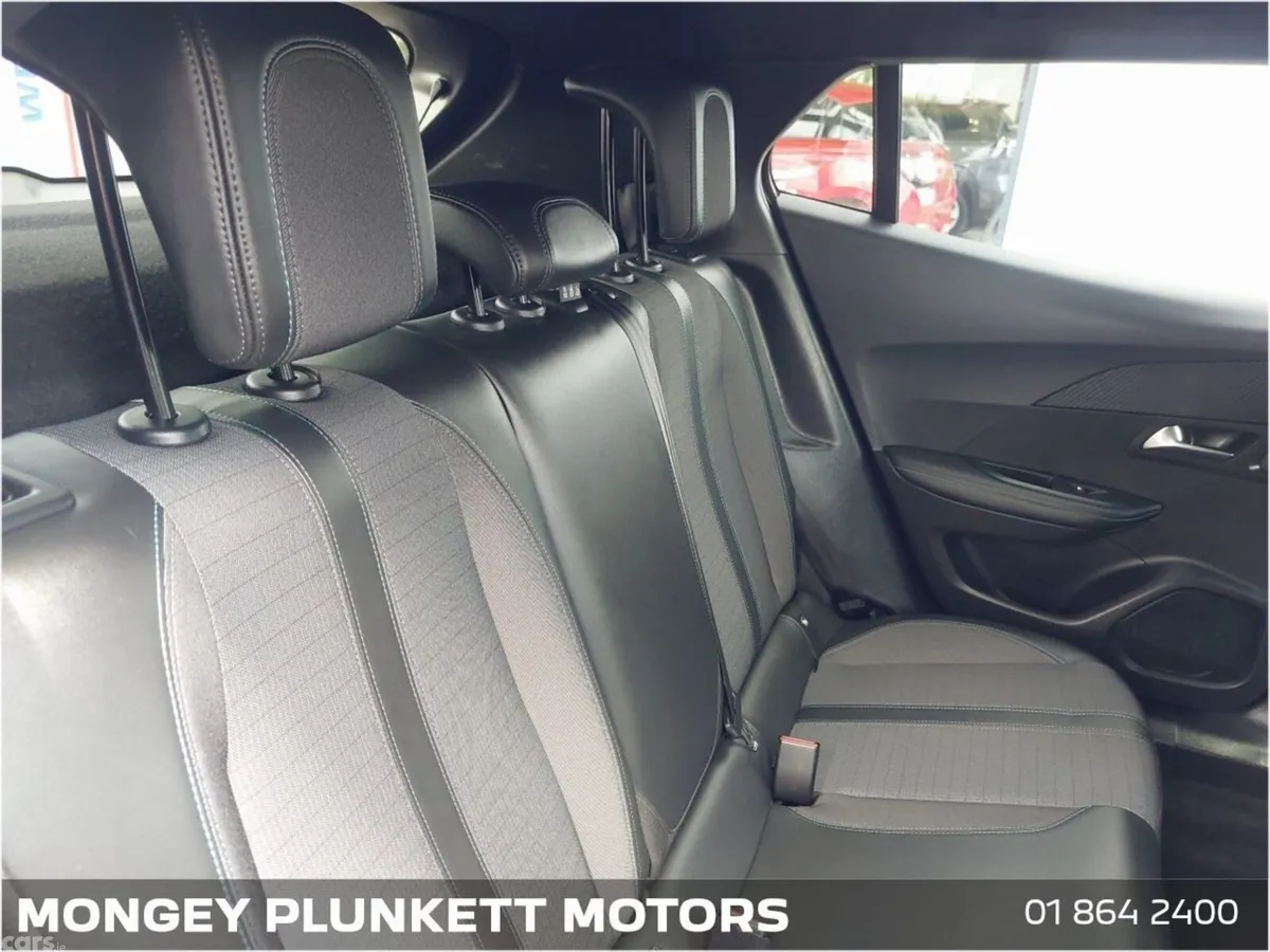 Peugeot 2008 MPV, Petrol, 2023, Grey