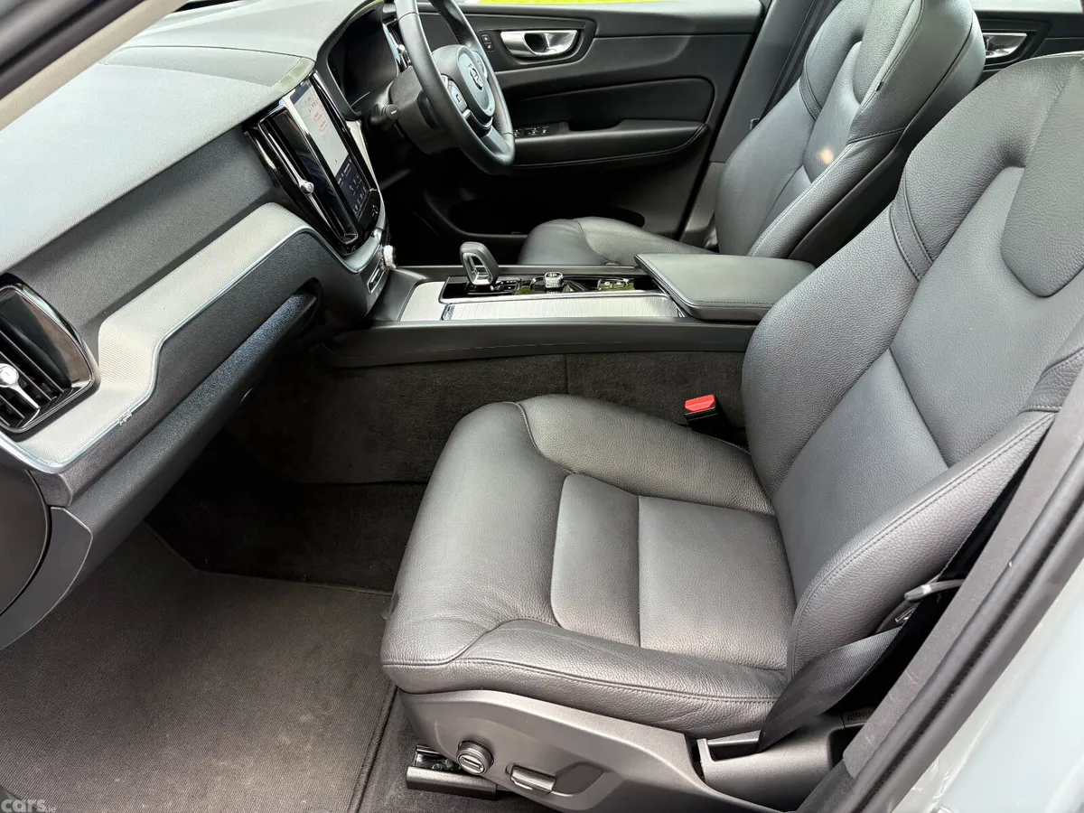Volvo XC60 SUV, Petrol Plug-in Hybrid, 2024, Grey