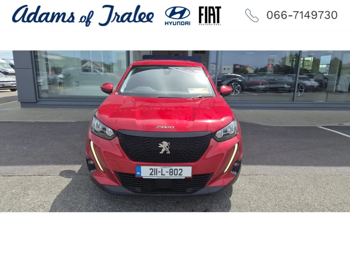 Peugeot 2008 MPV, Petrol, 2021, Red