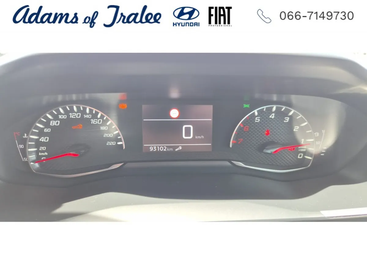 Peugeot 2008 MPV, Petrol, 2021, Red