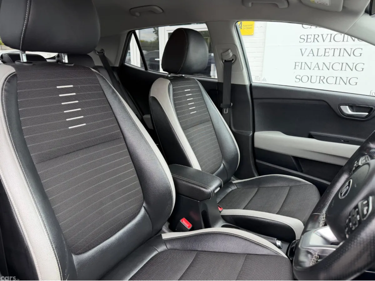 Kia Stonic Estate, Petrol Hybrid, 2021, Grey