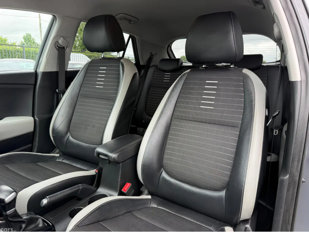Kia Stonic Estate, Petrol Hybrid, 2021, Grey