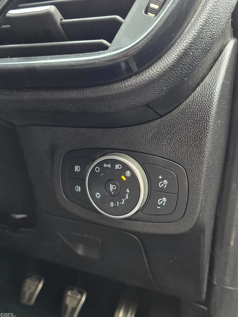 Ford Fiesta Hatchback, Petrol, 2018, Black
