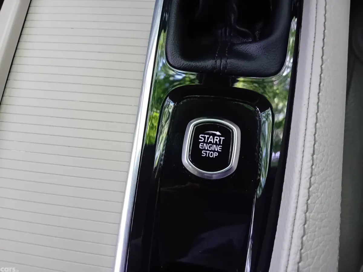 Volvo S90 Saloon, Diesel, 2018, Blue