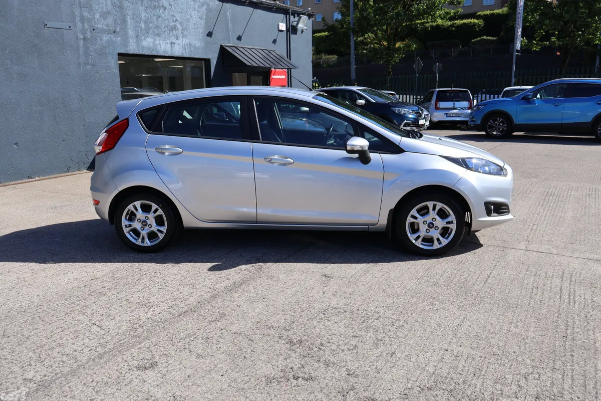 Ford Fiesta Hatchback, Petrol, 2017, Grey