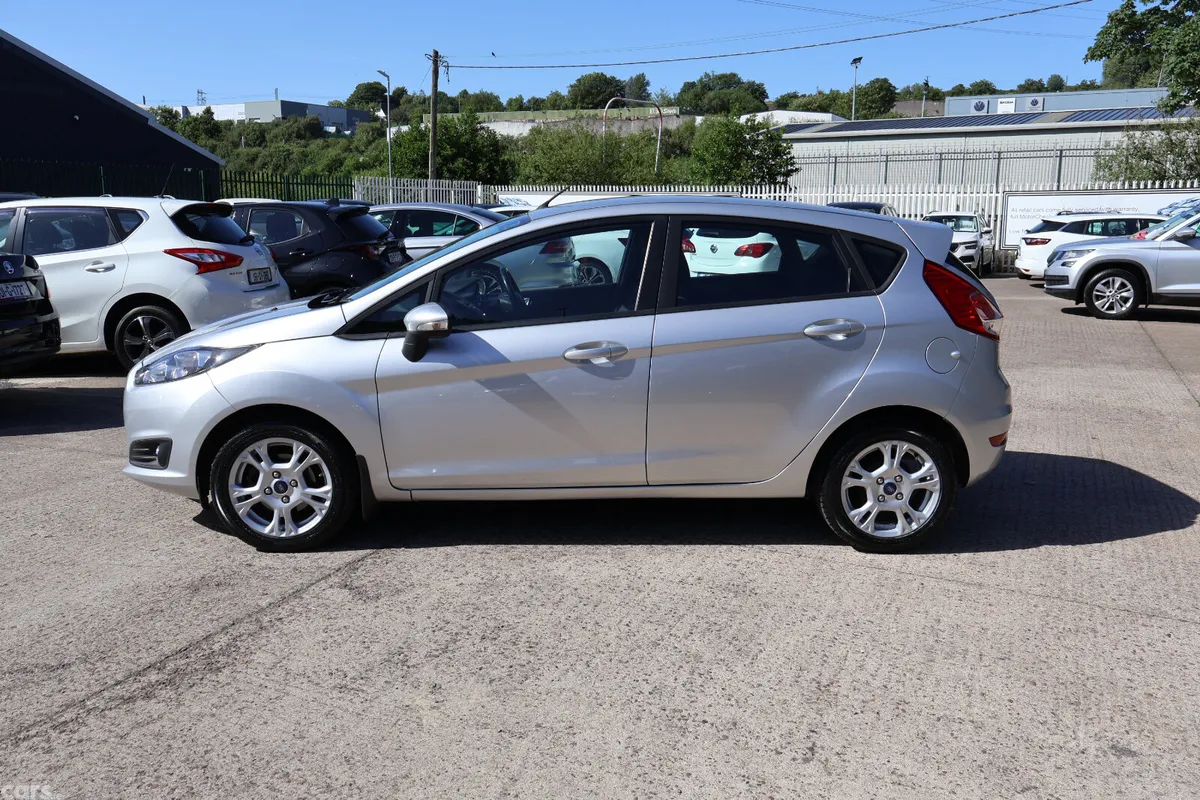 Ford Fiesta Hatchback, Petrol, 2017, Grey