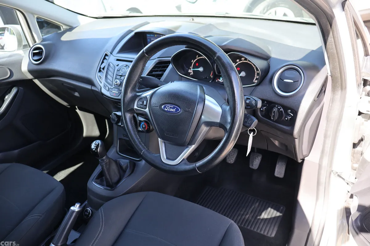 Ford Fiesta Hatchback, Petrol, 2017, Grey