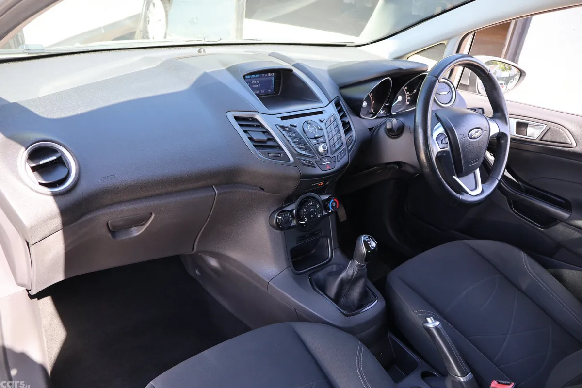 Ford Fiesta Hatchback, Petrol, 2017, Grey