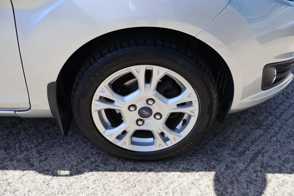 Ford Fiesta Hatchback, Petrol, 2017, Grey