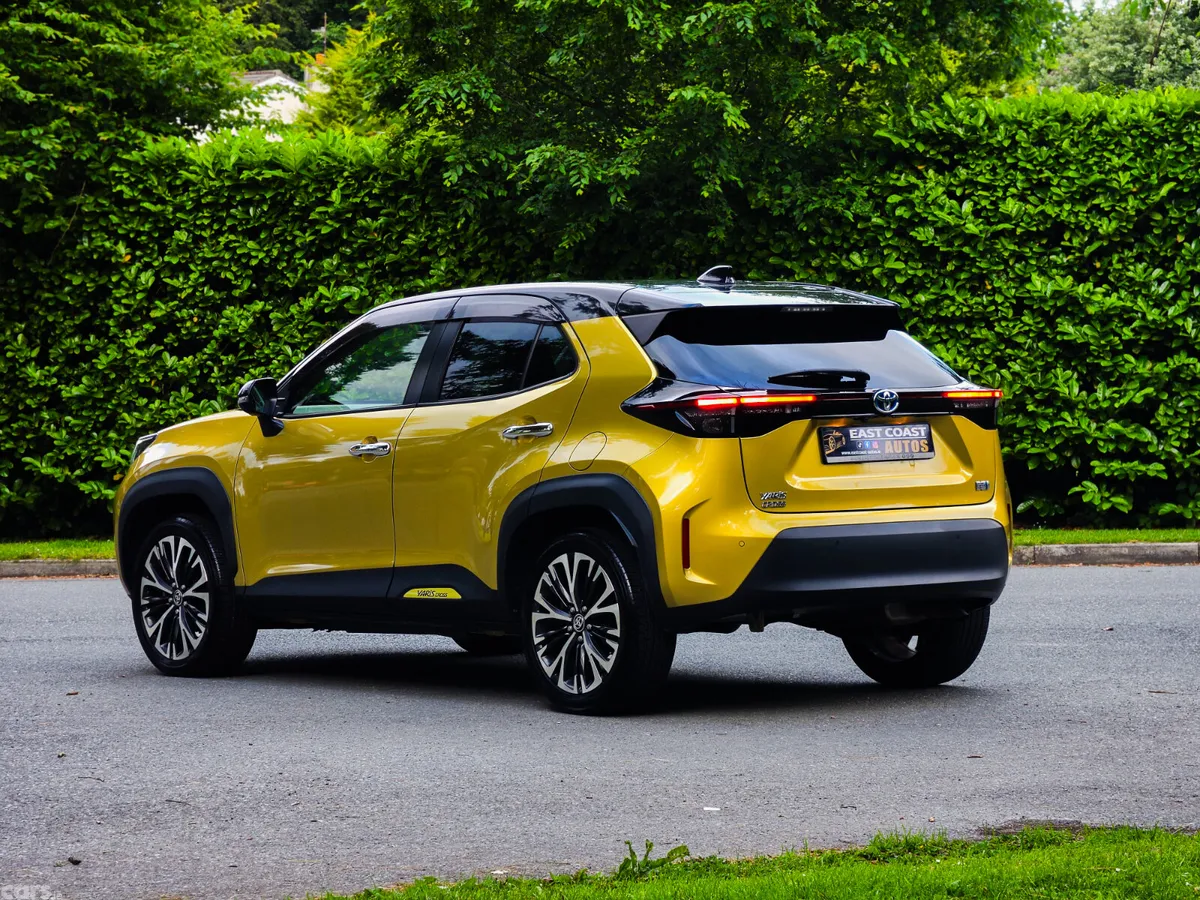 Toyota Yaris Cross Hatchback, Petrol Hybrid, 2021, Yellow