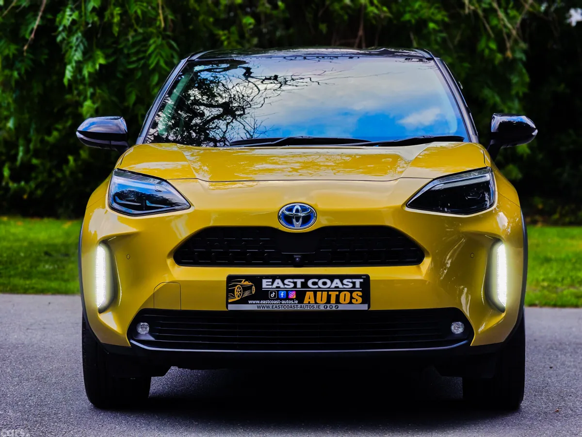 Toyota Yaris Cross Hatchback, Petrol Hybrid, 2021, Yellow