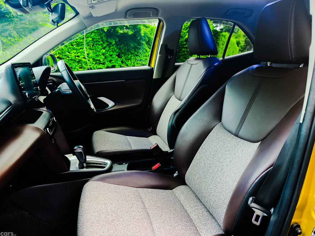 Toyota Yaris Cross Hatchback, Petrol Hybrid, 2021, Yellow