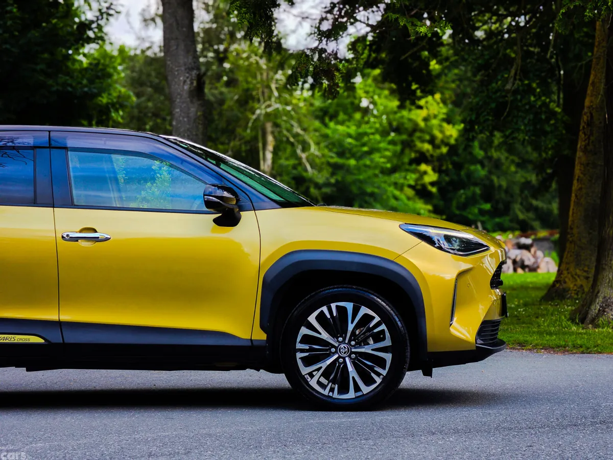 Toyota Yaris Cross Hatchback, Petrol Hybrid, 2021, Yellow