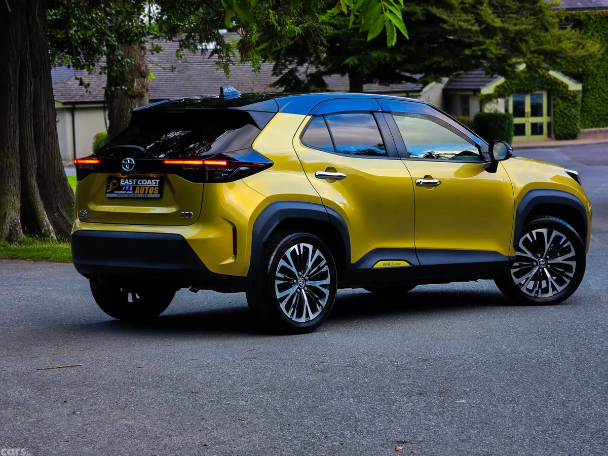 Toyota Yaris Cross Hatchback, Petrol Hybrid, 2021, Yellow
