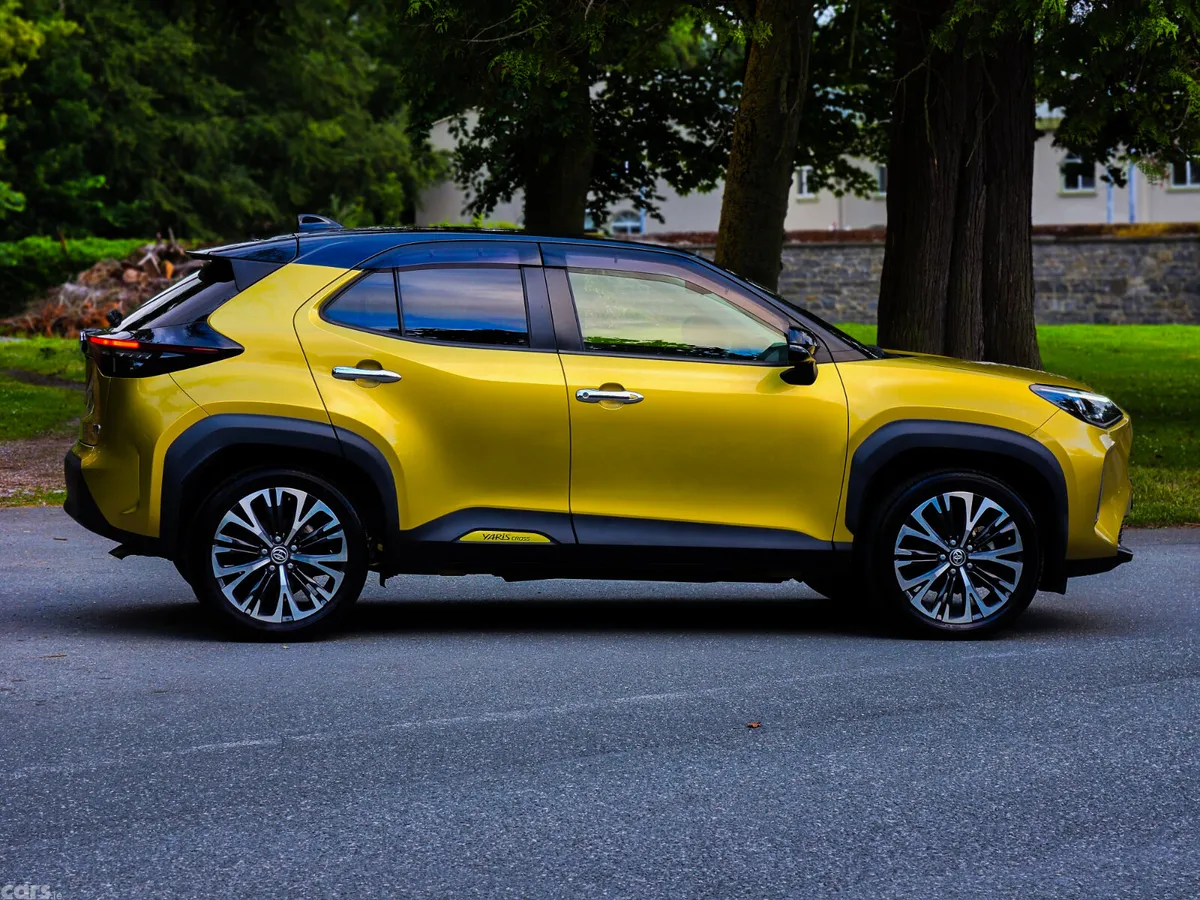 Toyota Yaris Cross Hatchback, Petrol Hybrid, 2021, Yellow
