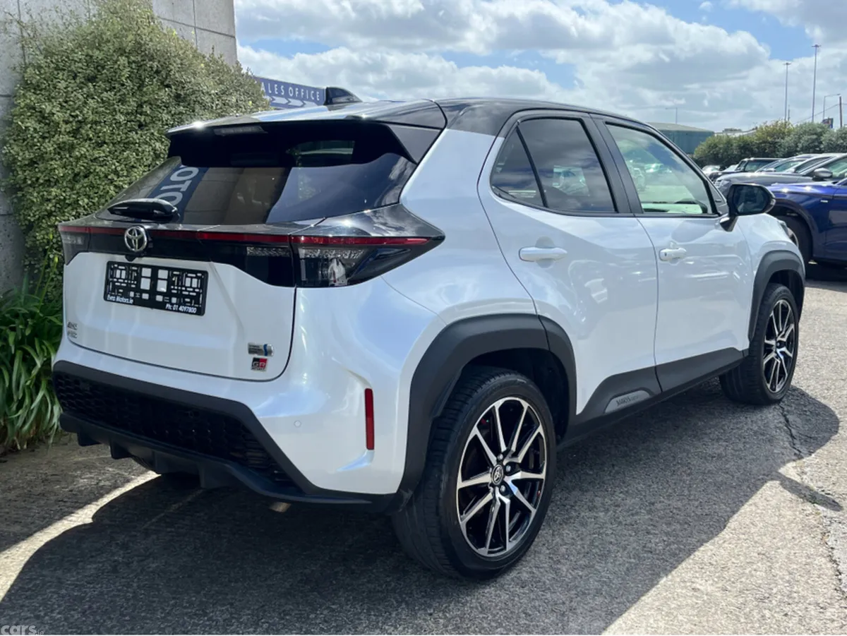 Toyota Yaris Cross SUV, Petrol Hybrid, 2023, White