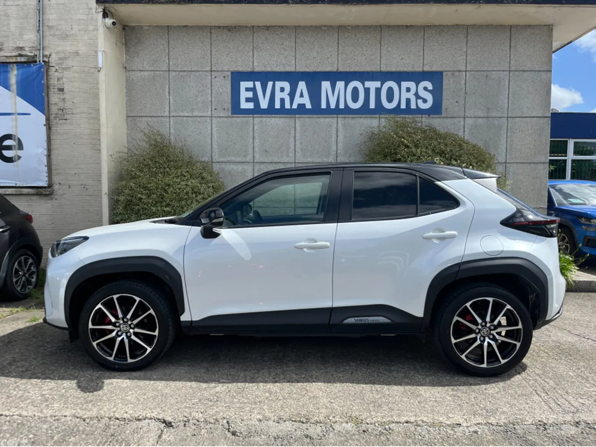 Toyota Yaris Cross SUV, Petrol Hybrid, 2023, White