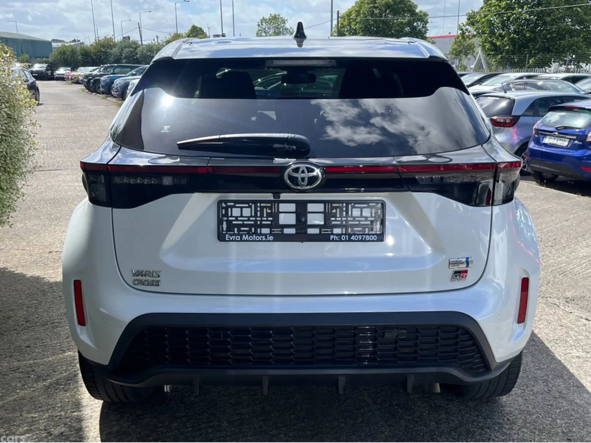 Toyota Yaris Cross SUV, Petrol Hybrid, 2023, White