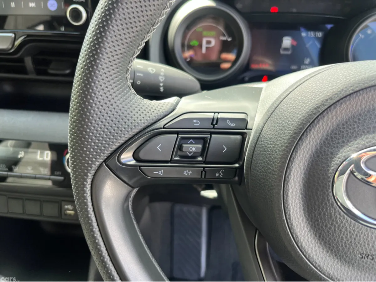 Toyota Yaris Cross SUV, Petrol Hybrid, 2023, White