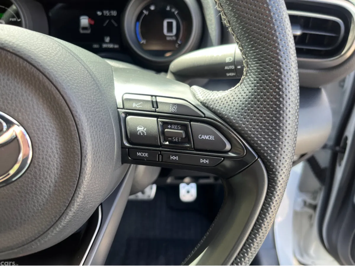 Toyota Yaris Cross SUV, Petrol Hybrid, 2023, White