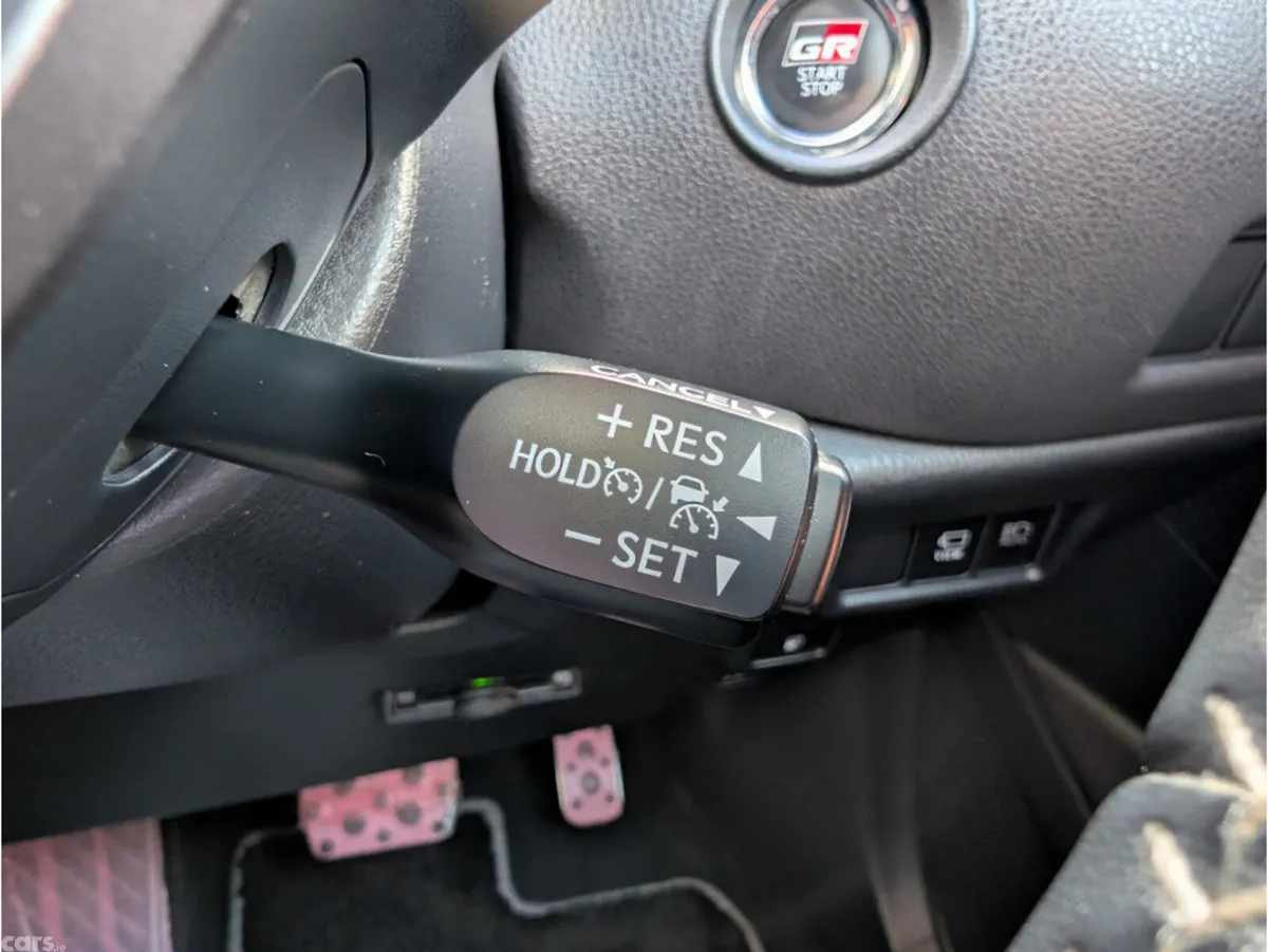 Toyota C-HR SUV, Petrol Hybrid, 2019, White