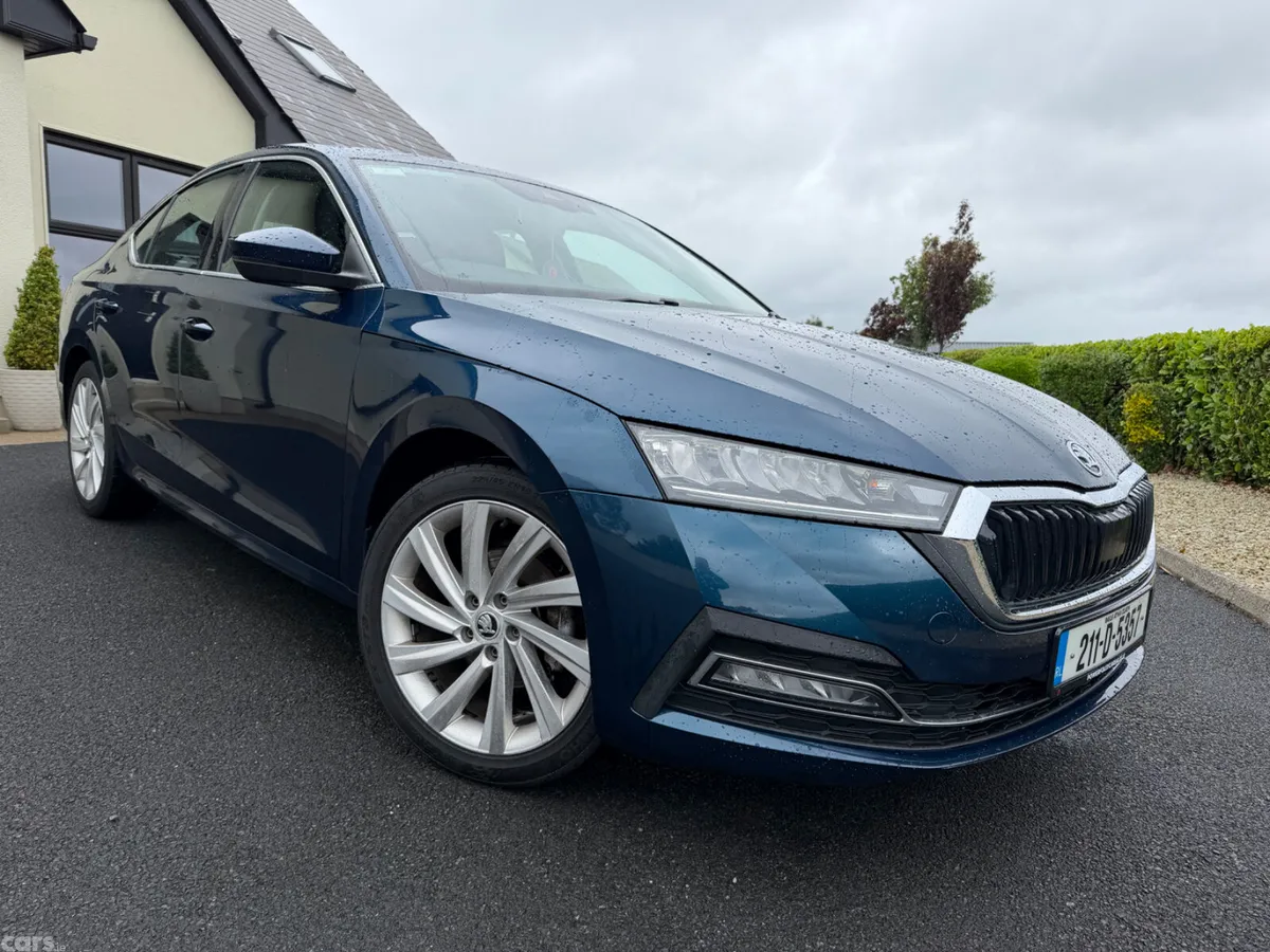 Skoda Octavia Saloon, Diesel, 2021, Blue