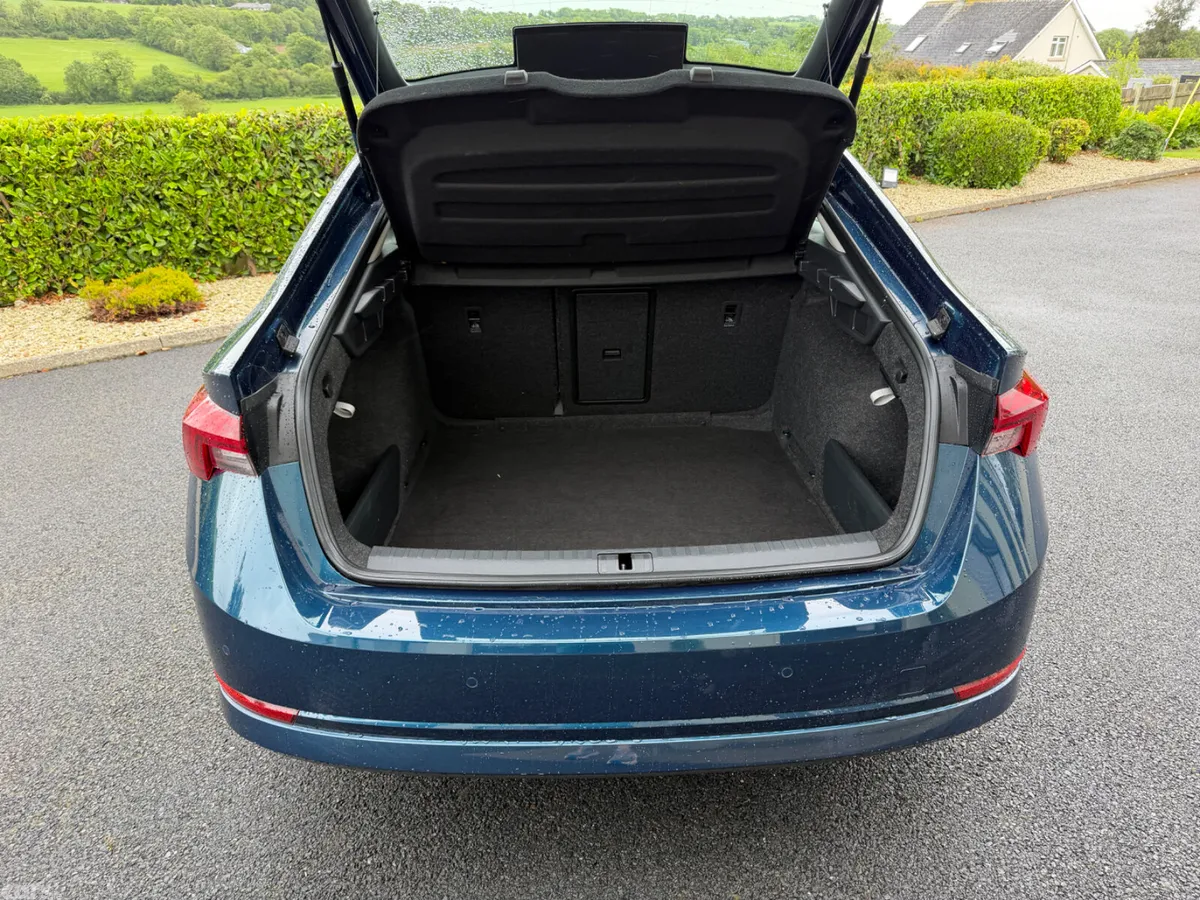 Skoda Octavia Saloon, Diesel, 2021, Blue