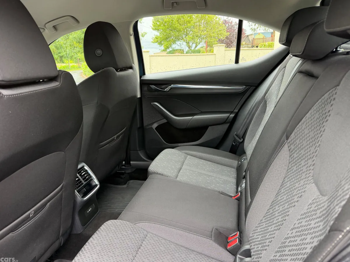 Skoda Octavia Saloon, Diesel, 2021, Blue
