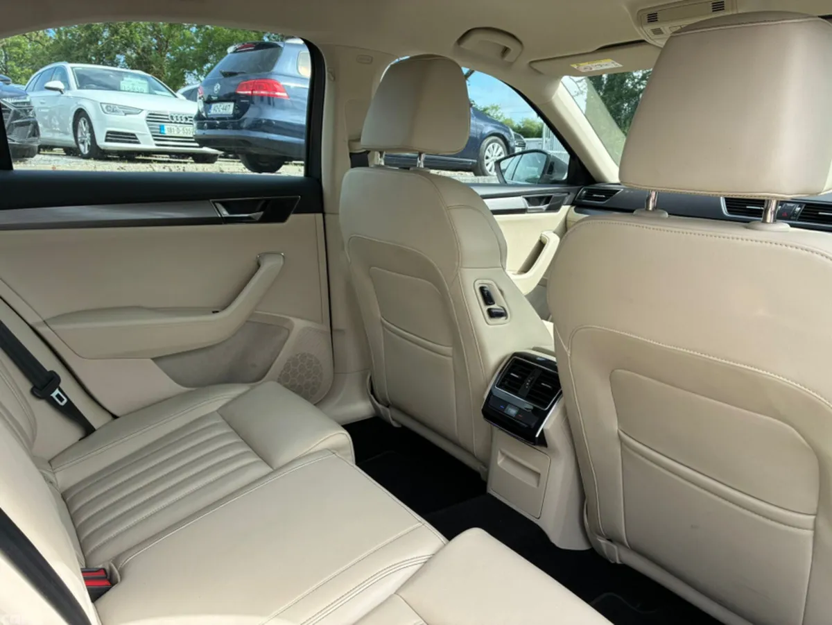 Skoda Superb Hatchback, Diesel, 2023, Grey