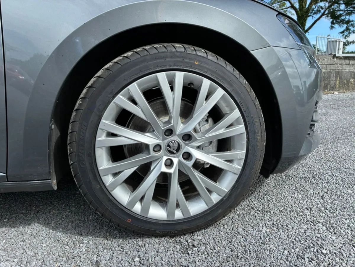 Skoda Superb Hatchback, Diesel, 2023, Grey