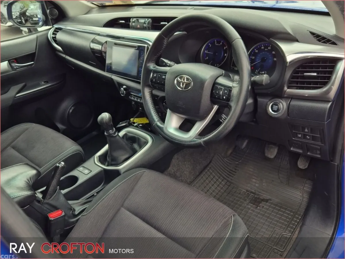 Toyota Hilux MPV, Diesel, 2018, Blue