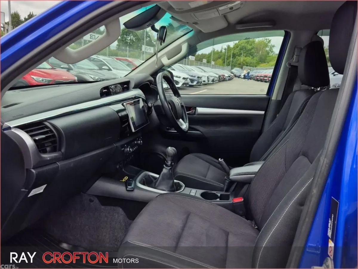Toyota Hilux MPV, Diesel, 2018, Blue