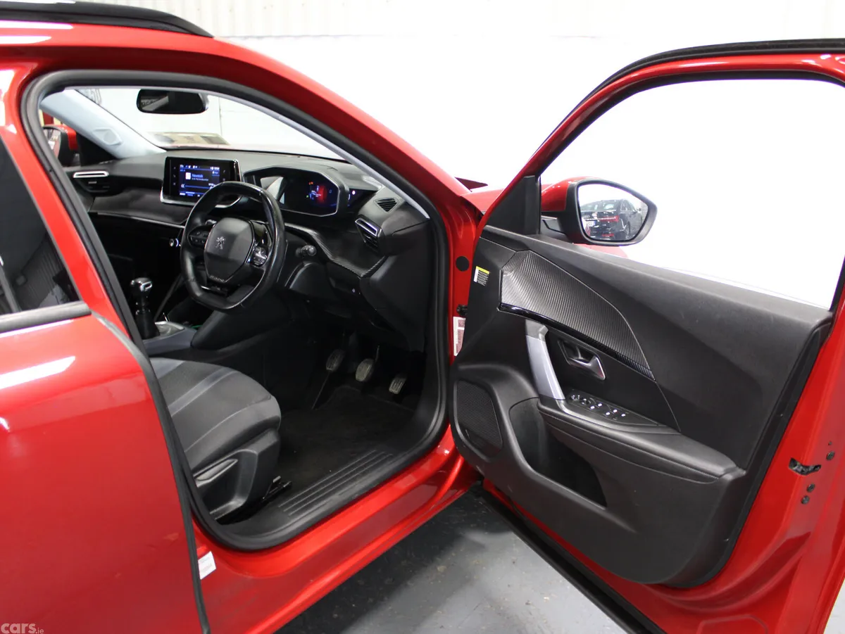 Peugeot 2008 MPV, Diesel, 2020, Red