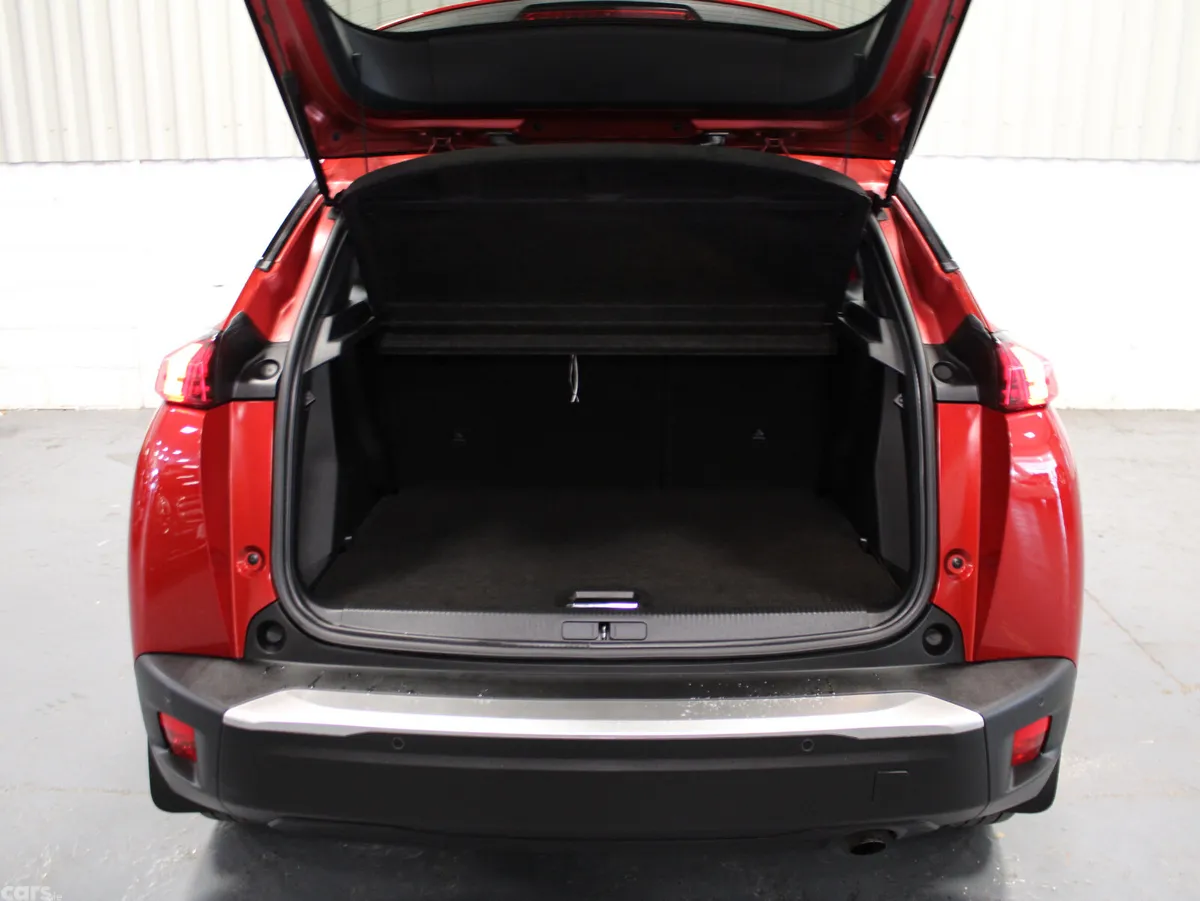 Peugeot 2008 MPV, Diesel, 2020, Red