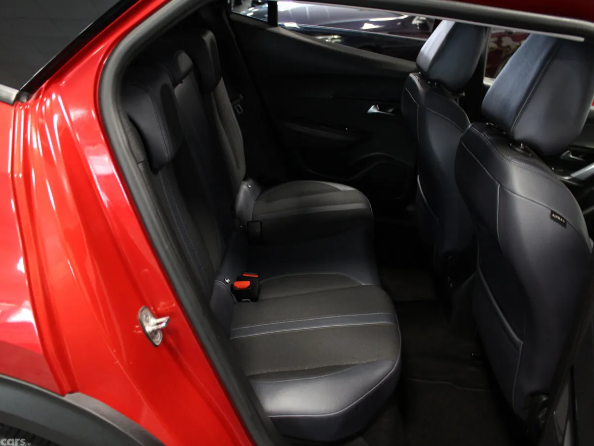 Peugeot 2008 MPV, Diesel, 2020, Red