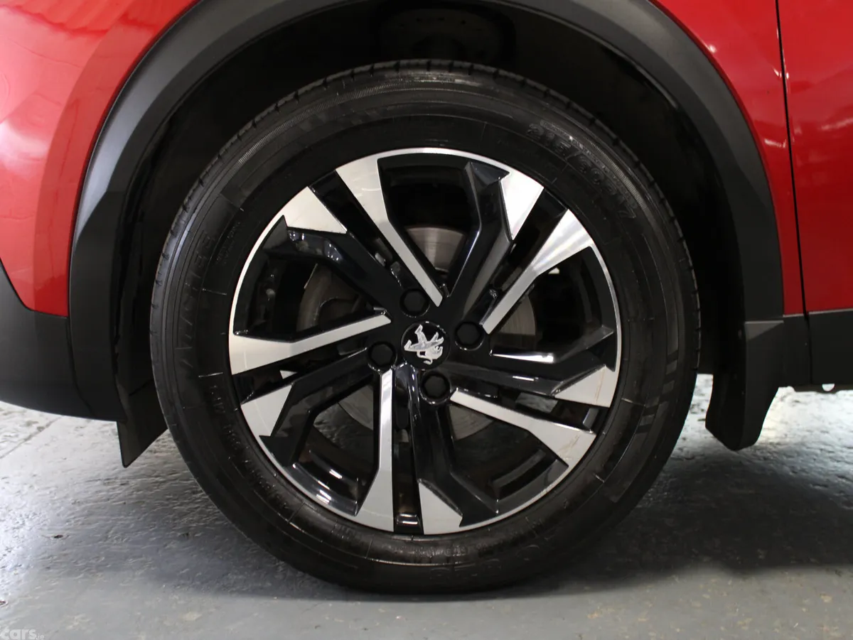 Peugeot 2008 MPV, Diesel, 2020, Red