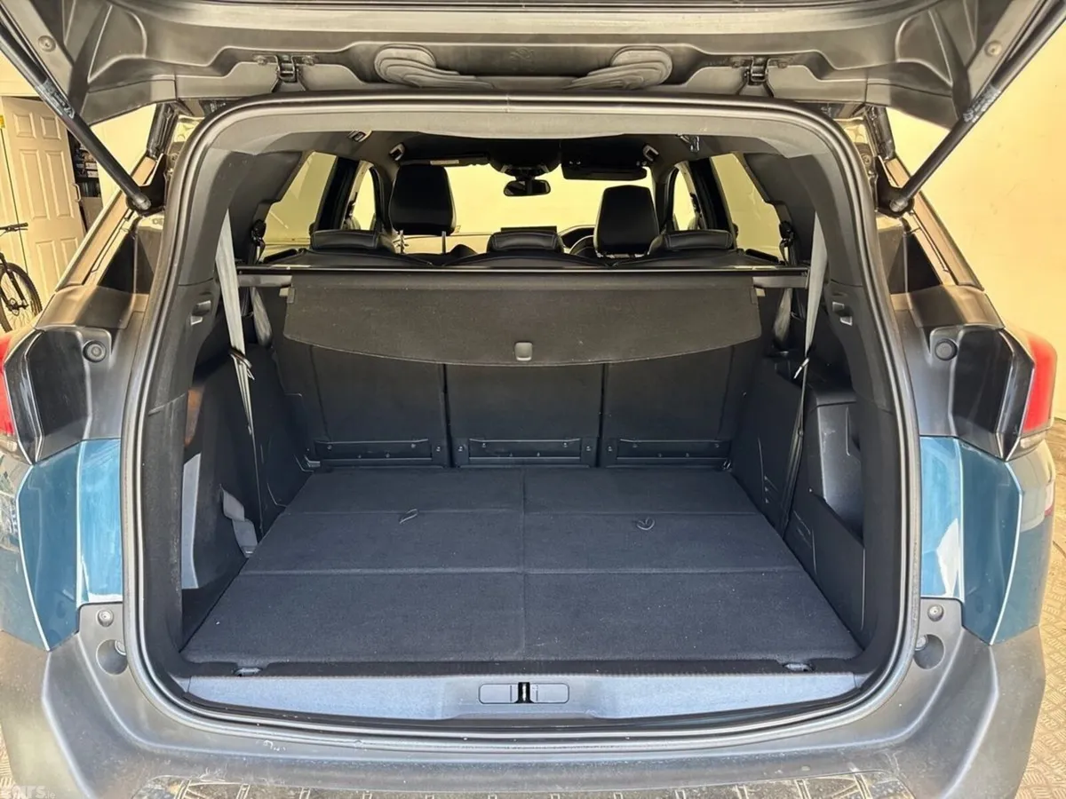 Peugeot 5008 MPV, Diesel, 2024, Blue