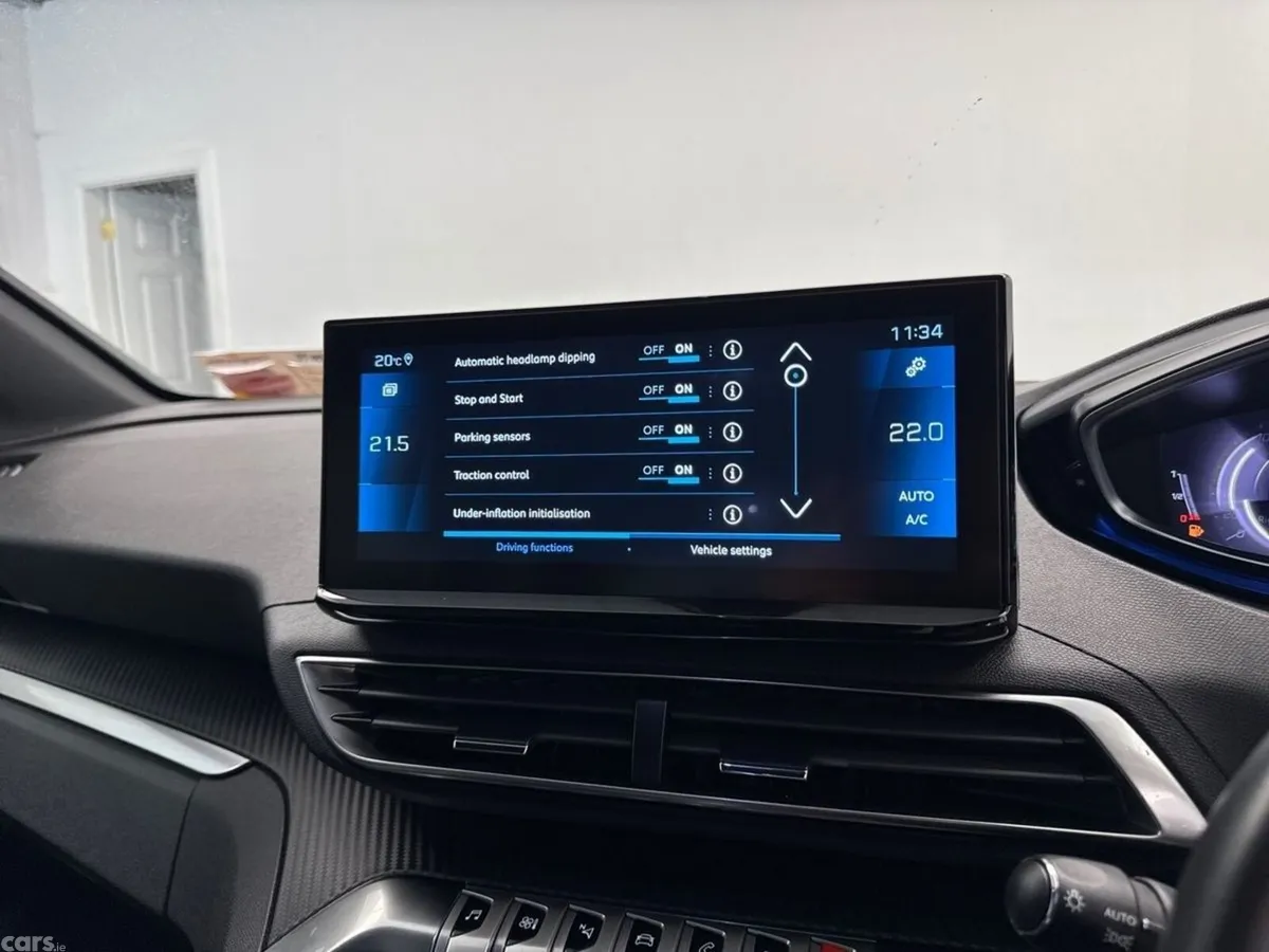 Peugeot 5008 MPV, Diesel, 2024, Blue