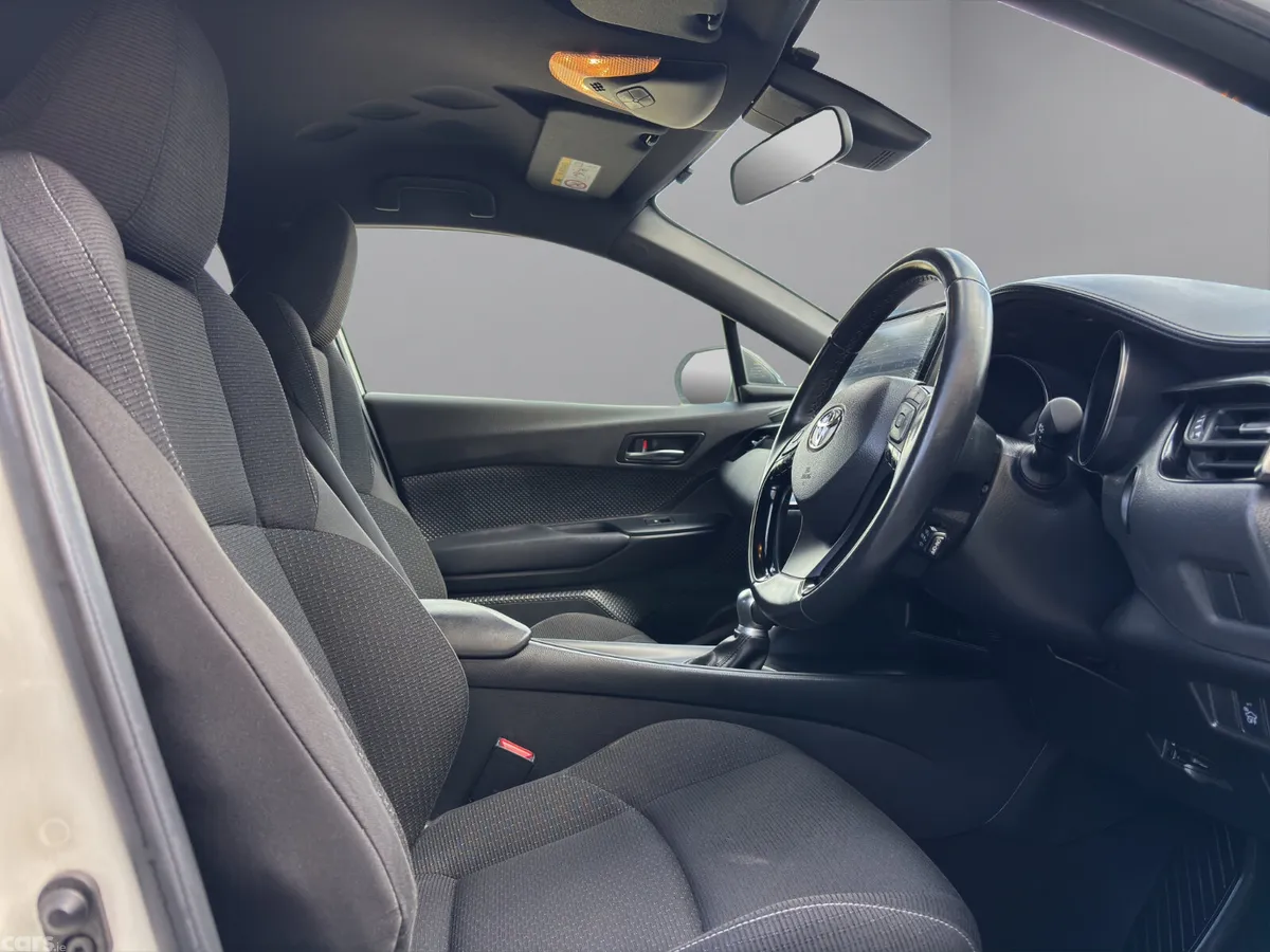 Toyota C-HR SUV, Petrol Hybrid, 2019, White