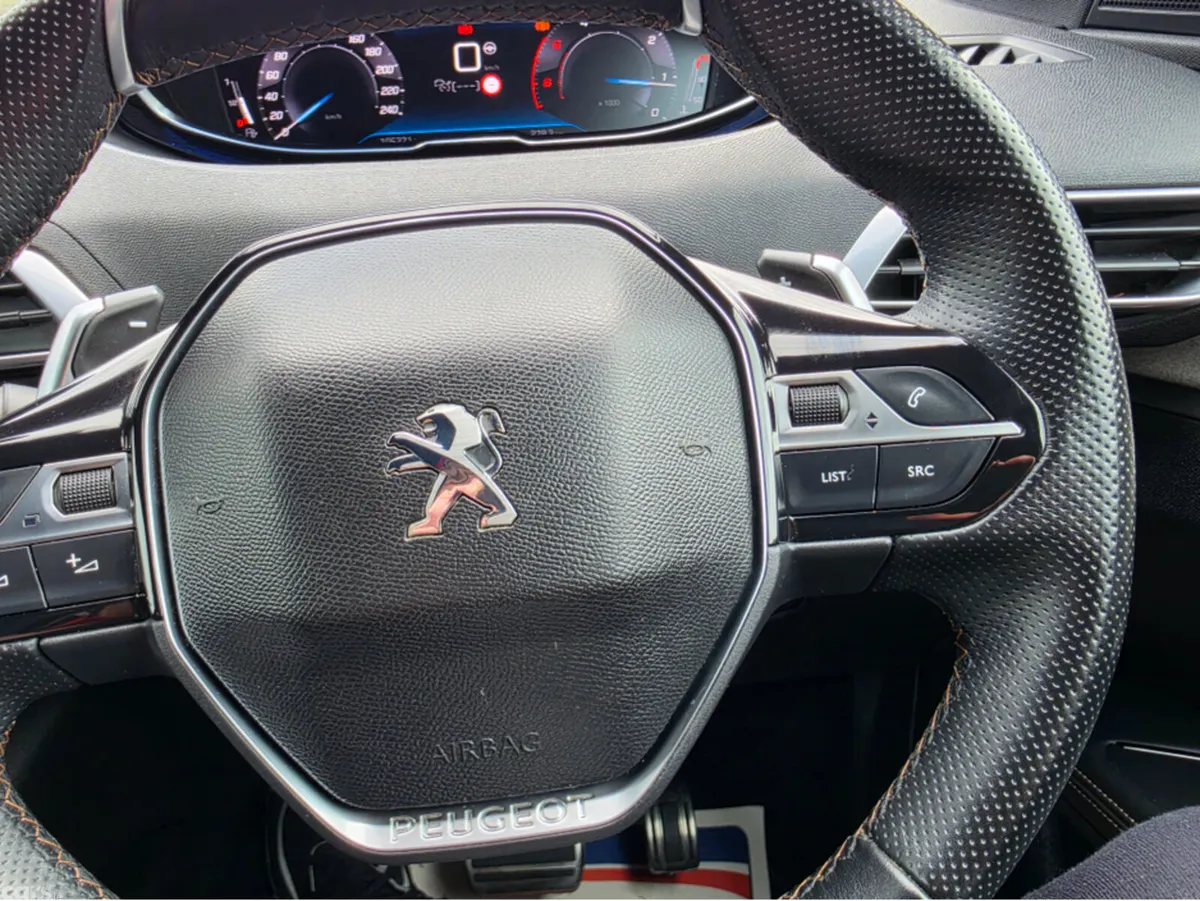Peugeot 5008 MPV, Diesel, 2021, Orange