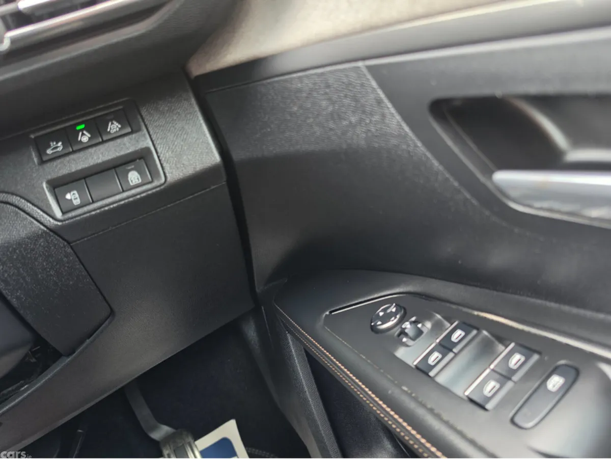 Peugeot 5008 MPV, Diesel, 2021, Orange
