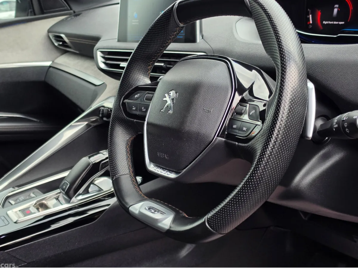 Peugeot 5008 MPV, Diesel, 2021, Orange